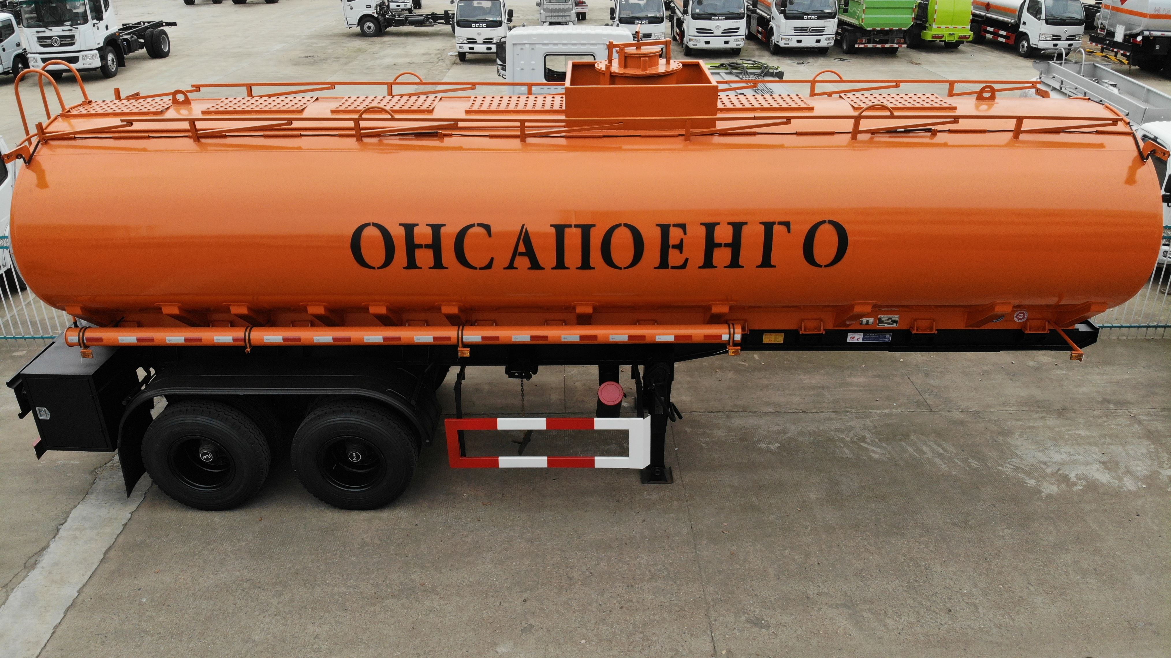 10臺外貿(mào)出口運油半掛車，10臺危化品罐車發(fā)車交付客戶